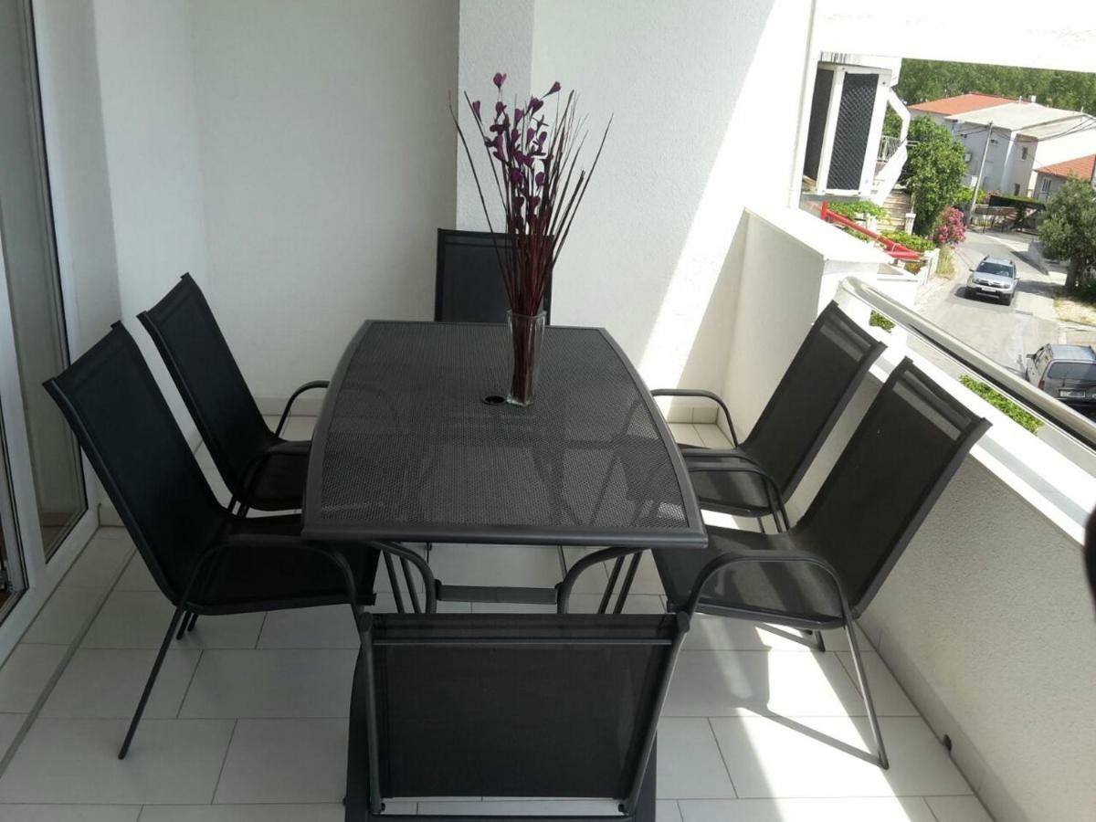 Apartman Mira- أوميس المظهر الخارجي الصورة