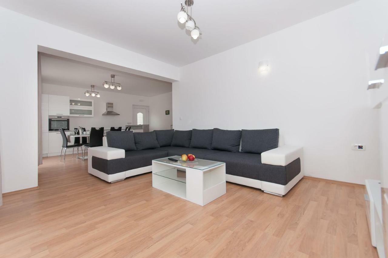 Apartman Mira- أوميس المظهر الخارجي الصورة